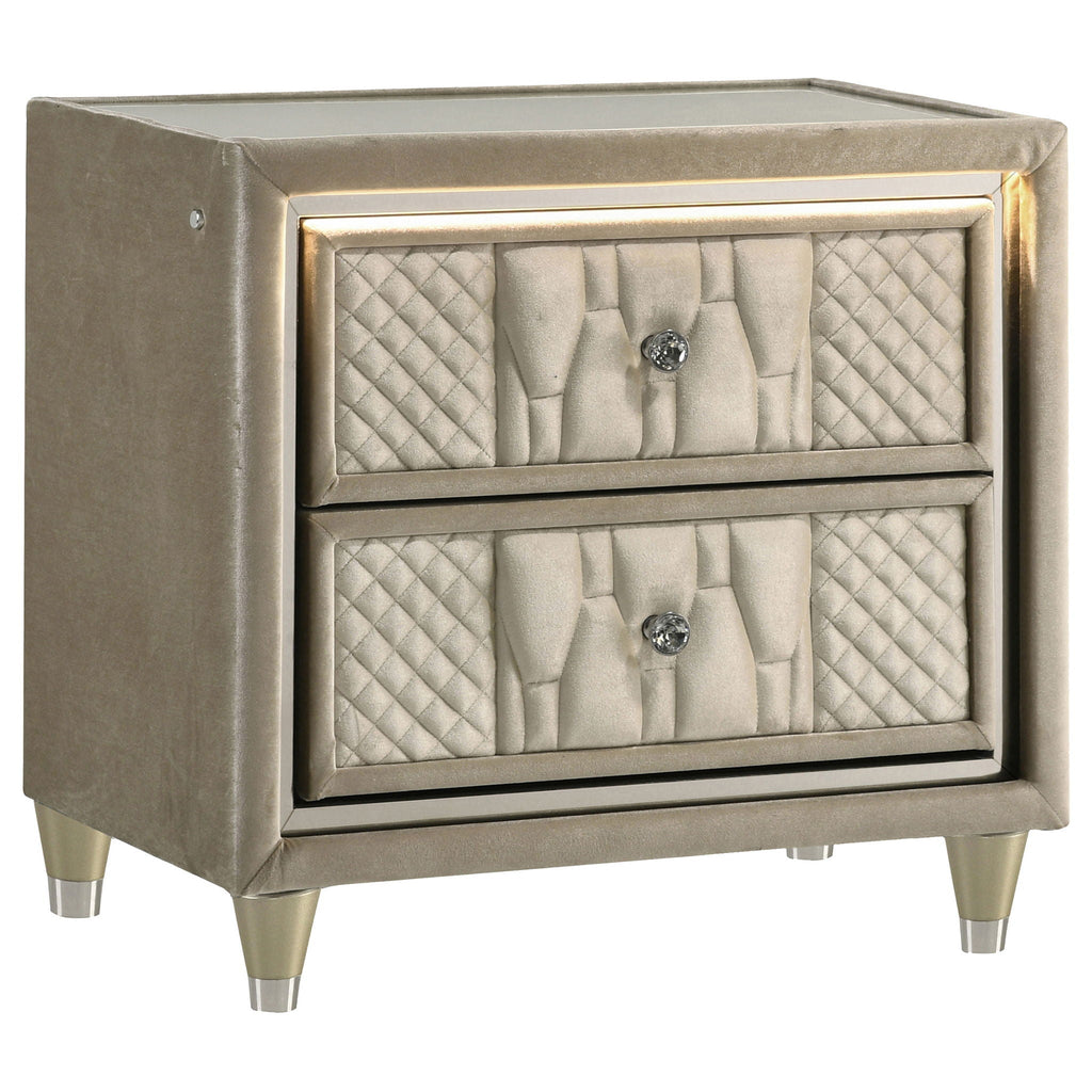Lorient 4-piece Eastern King Bedroom Set Ivory and Camel