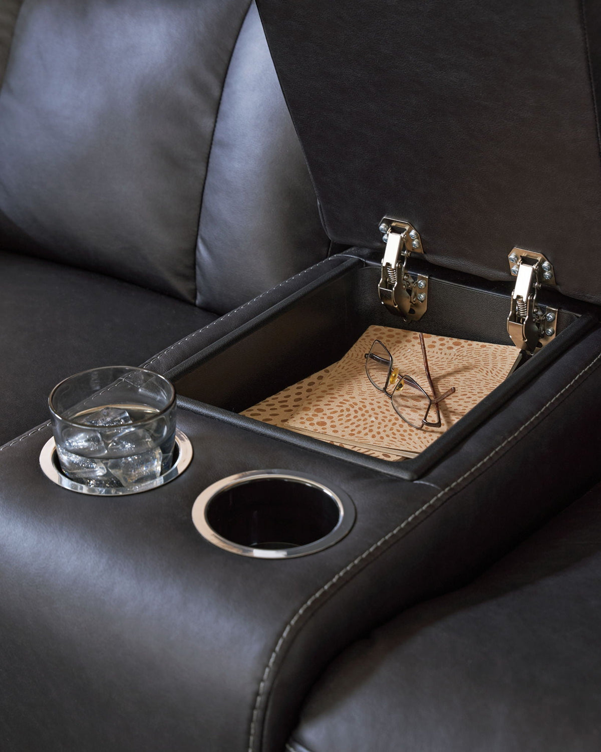 Mackmenville - Double Reclining Loveseat With Console