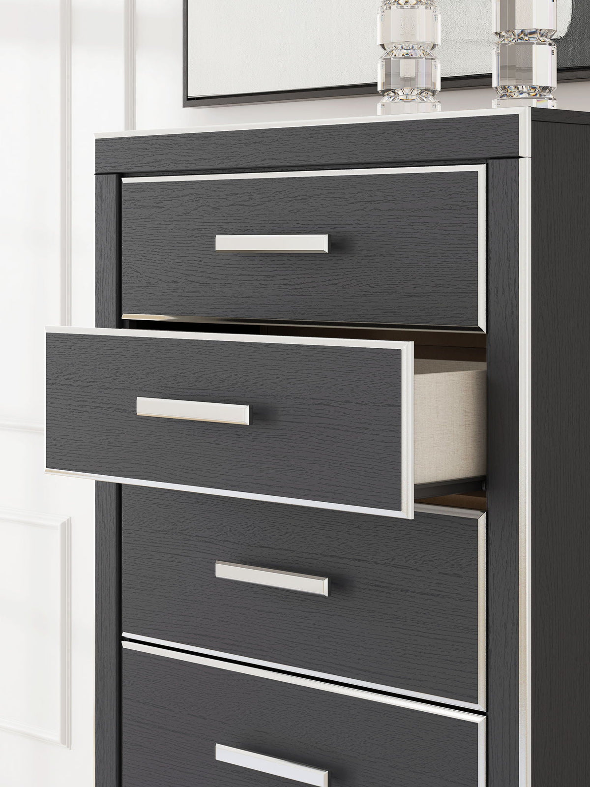 Zuraleus - Five Drawer Chest
